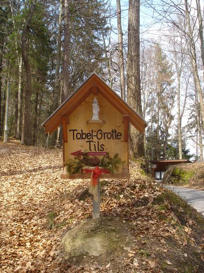 Wegweiser_Grotte_Tils