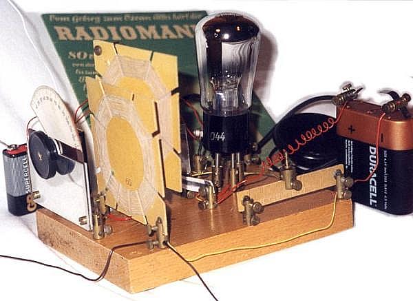 BOÎTES D’EXPÉRIMENTATION KOSMOS Radiomann et RADIO-TECHNIK Audio56